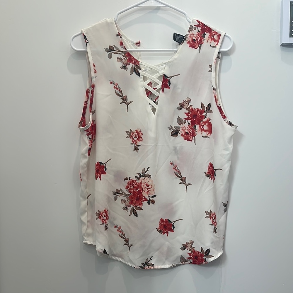 Rue21 Cream Sleeveless Blouse with Tie Front